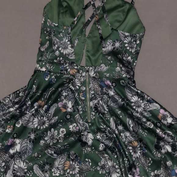 Mini dress with keyhole and unique straps! - Picture 4 of 6